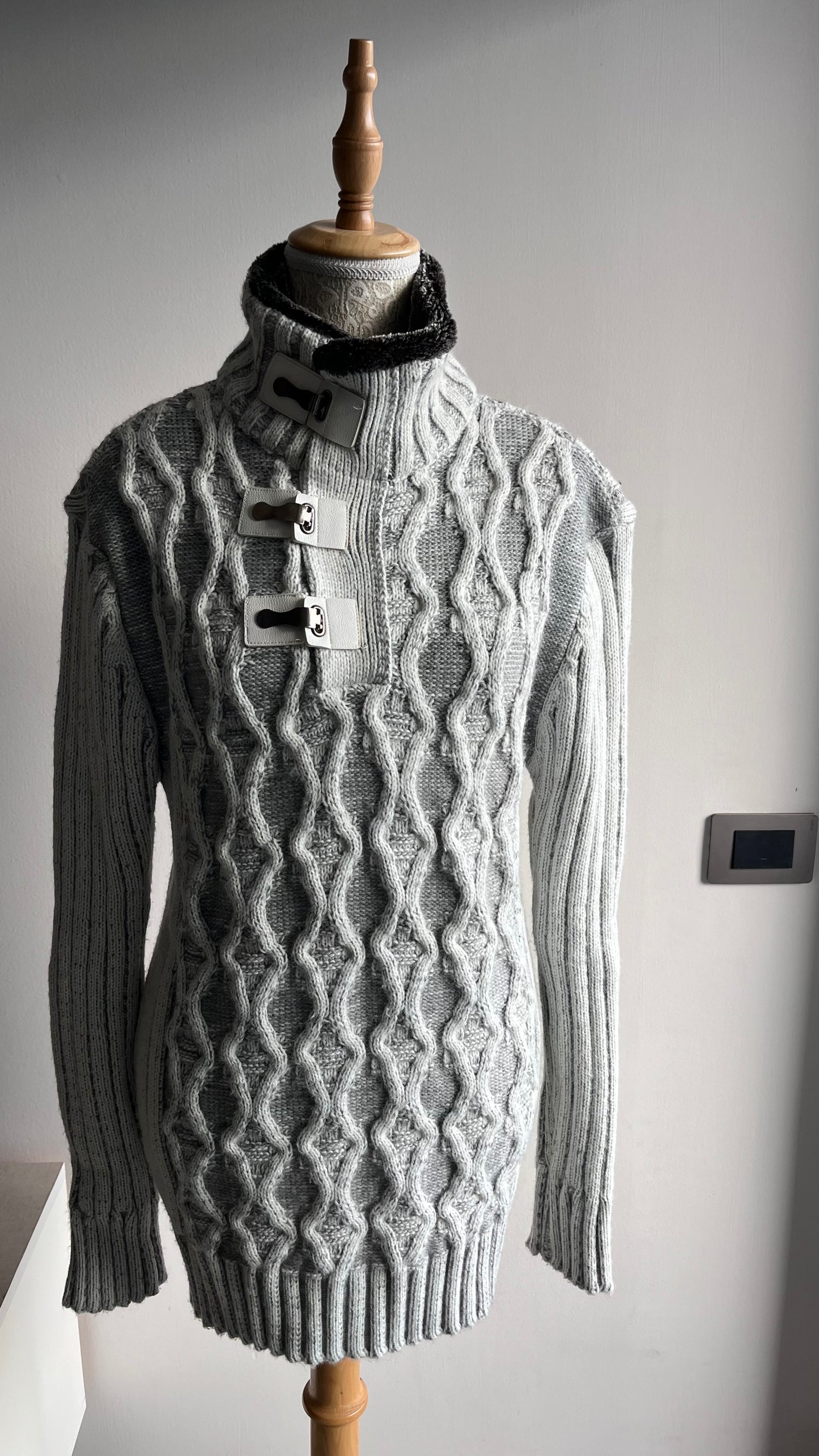 Sweater M